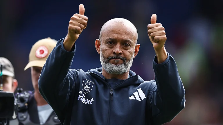 Nuno salutes Forest's supporters - null