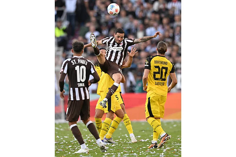 Bundesliga 2025-26 St. Pauli vs Borussia Dortmund soccer match_Mathias Pereira Lage
