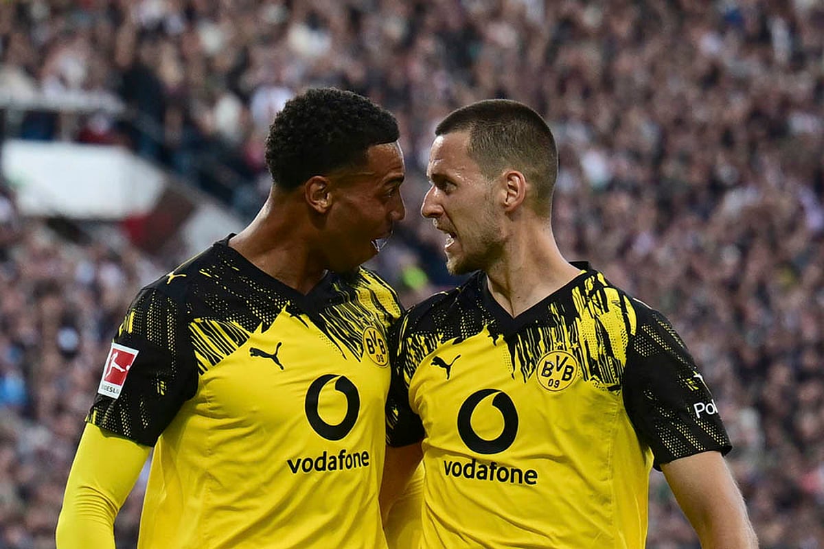 Bundesliga 2025-26 St. Pauli vs Borussia Dortmund soccer match_Waldemar Anton