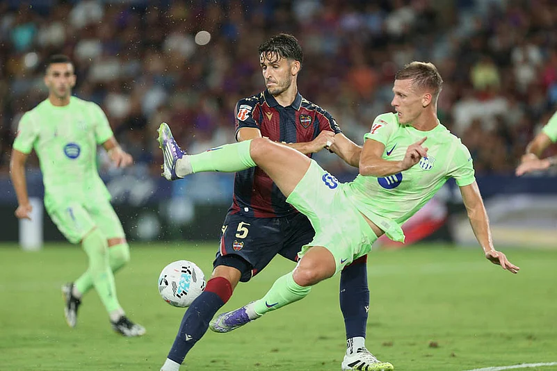 La Liga 2025-26 Levante UD vs FC Barcelona soccer match_Unai Elgezabal