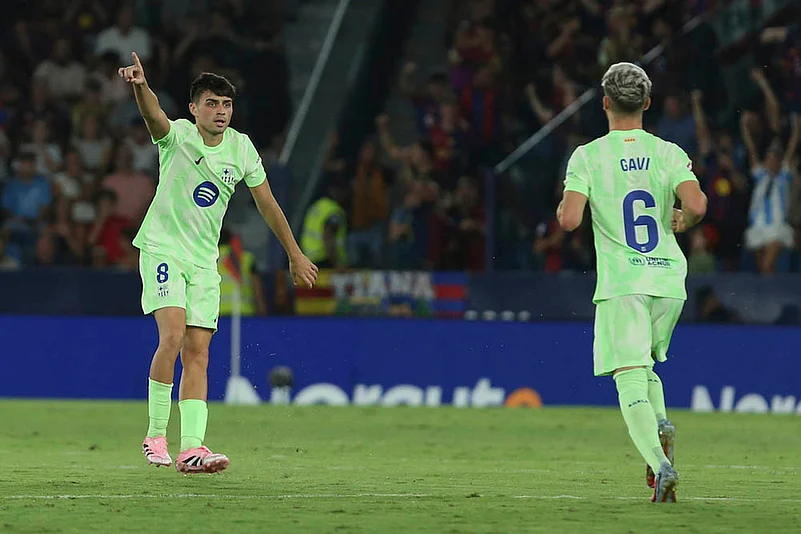La Liga 2025-26 Levante UD vs FC Barcelona soccer match_Pedri