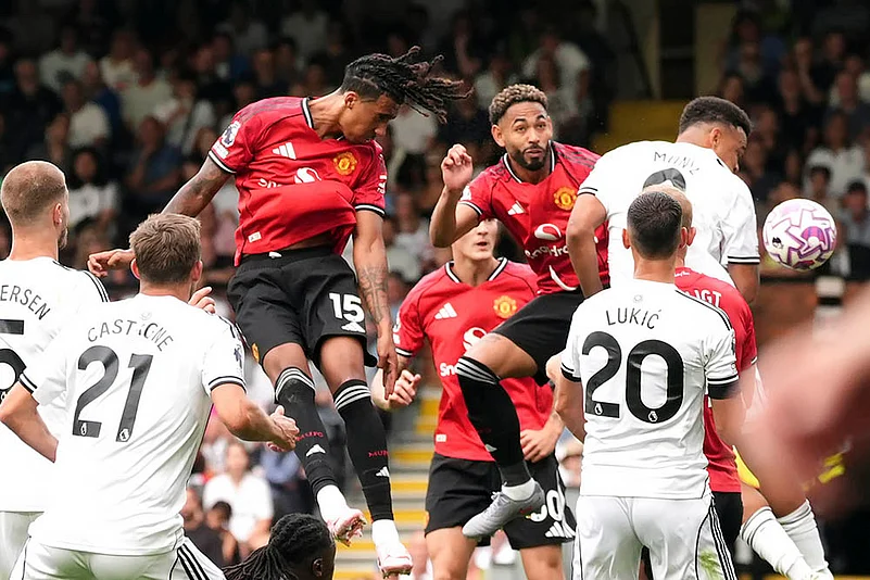 English Premier League 2025-26 matchday 2 Fulham Vs Manchester United_Leny Yoro