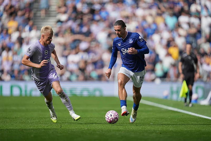 English Premier League 2025-26 matchday 2 Everton vs Brighton_ Jan Paul van Hecke