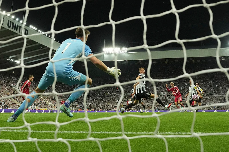 Britain soccer Premier League 2025-26 Newcastle United vs Liverpool_Hugo Ekitike