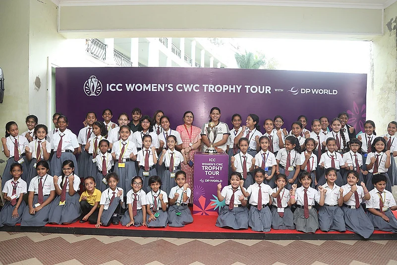 ICC Women’s World Cup 2025 Trophy Tour _Aayushi Shukla, Students of Bhavans Prominent School