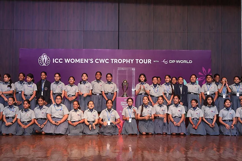 ICC Women’s World Cup 2025 Trophy Tour in Indore_Students of Emerald Heights School