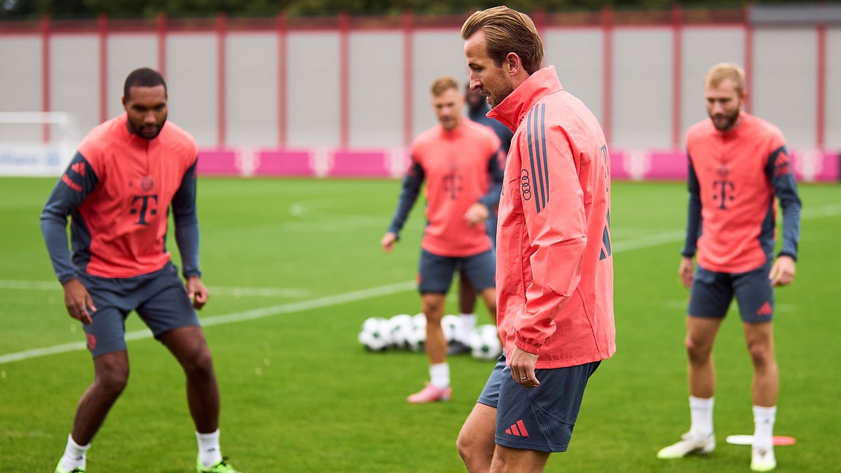| Photo: X/FCBayernEN : Bayern Munich players in training ahead of the DFB-Pokal 2025-26 match against Wehen Wiesbaden.