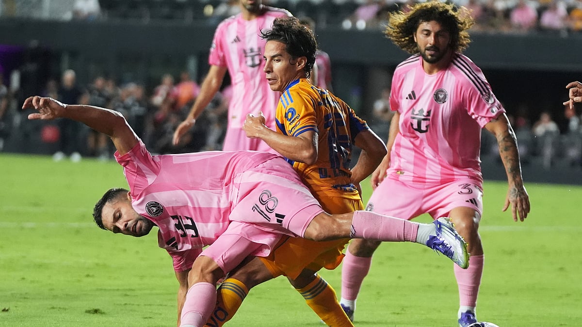 | Photo: AP/Lynne Sladky : Inter Miami vs Orlando City, Leagues Cup Semi-Final: Inter Miami defender Jordi Alba (18) and Tigres UANL midfielder Diego Lainez, center, go for the ball during the first half of a Leagues Cup quarterfinal soccer match, Wednesday, Aug. 20, 2025, in Fort Lauderdale, Fla.