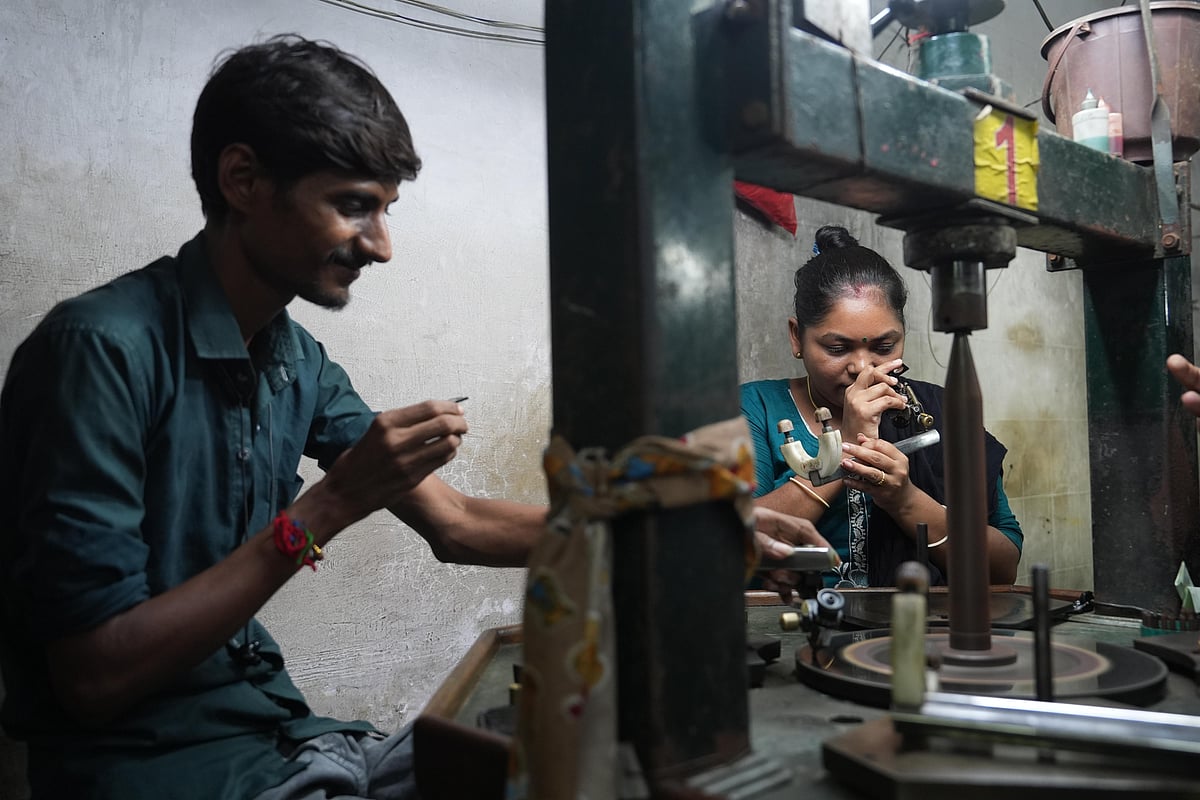  Dinesh Parab : Surat Diamond industry and workers 