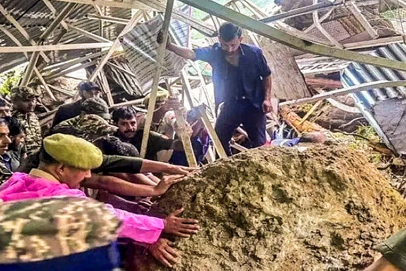 Jammu & Kashmir weather, Landslide and floods after rains_ landslide in Katra