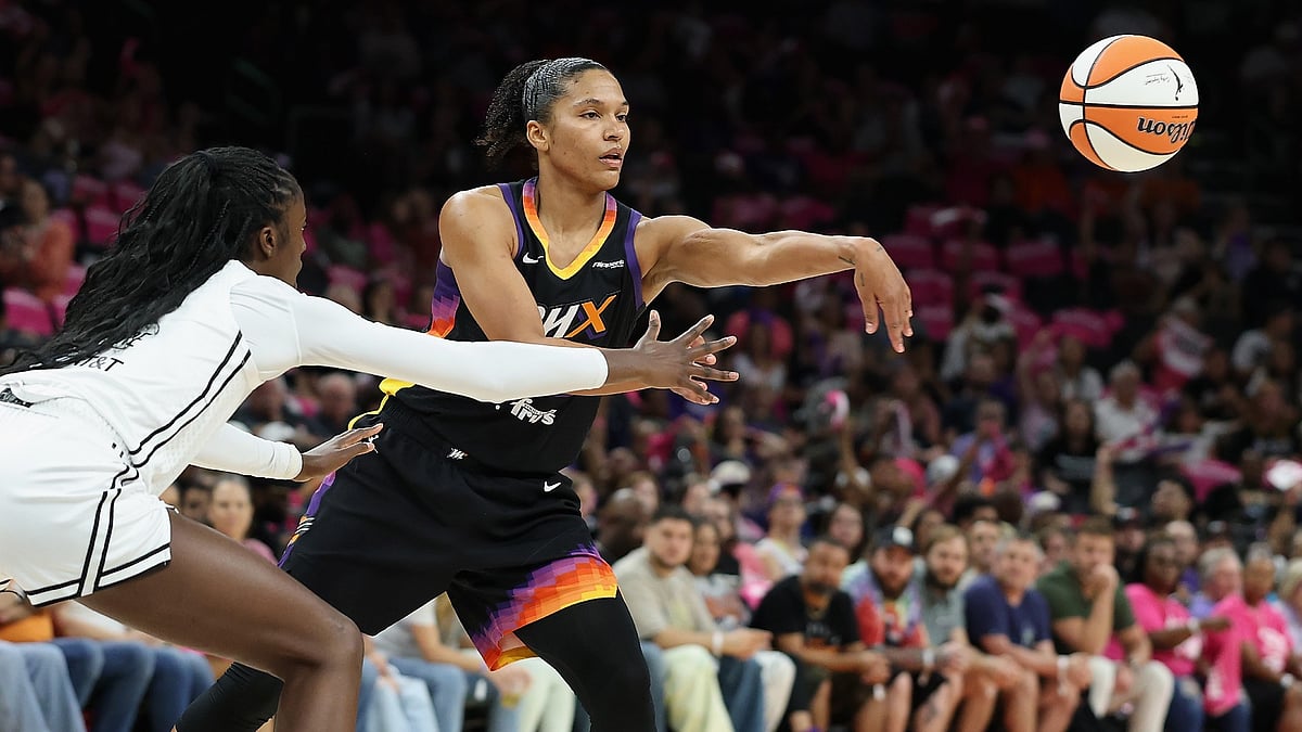 Alyssa Thomas #25 of the Phoenix Mercury passes the ball during the first half of the WNBA game against the Golden State Valkyries at PHX Arena on August 22, 2025 in Phoenix, Arizona.