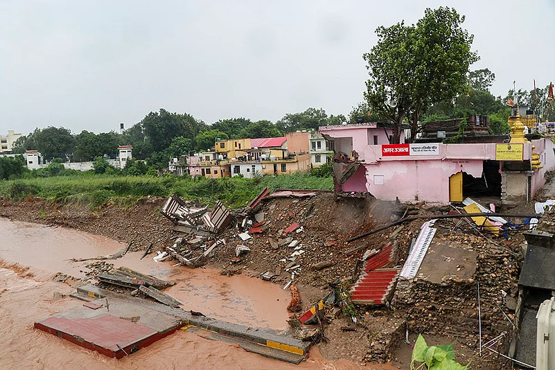 Jammu & Kashmir weather, Landslide and floods after rains_3