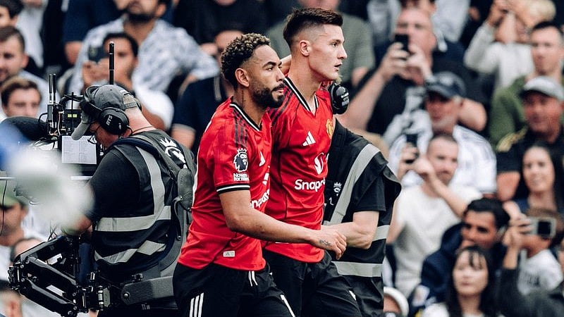 | Photo: X/ManUtd : Matheus Cunha and Benjamin Sesko in action for Manchester United against Fulham in the English Premier League 2025-26.