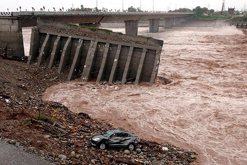Rain in Jammu Tawi bridge damage