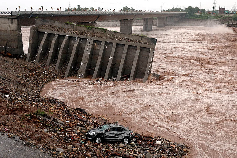 Jammu & Kashmir weather, Landslide and floods after rains_1