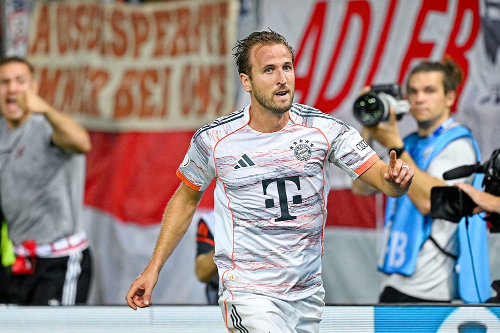 | Photo: Uwe Anspach/dpa via AP : DFB-Pokal: Wehen Weisbaden vs Bayern Munich 