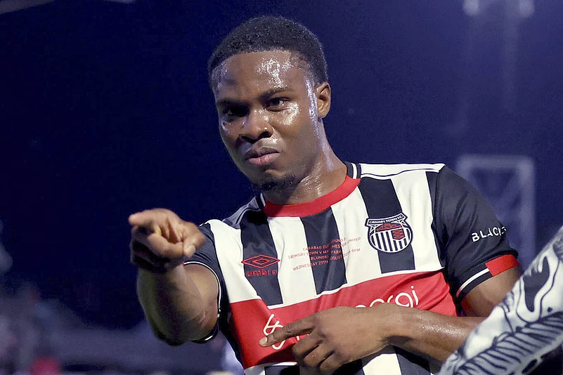 EFL Cup 2025-26 Round 2 soccer match Grimsby Town vs Manchester United_Tyrell Warren