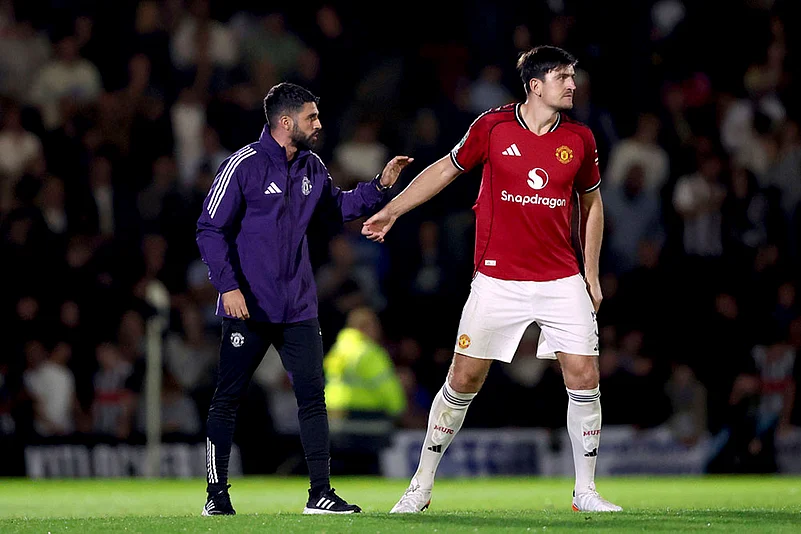 EFL Cup 2025-26 Round 2 soccer match Grimsby Town vs Manchester United_Harry Maguire
