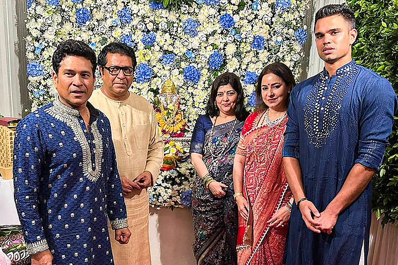 Sachin Tendulkar visits Raj Thackerays residence on Ganesh Chaturthi