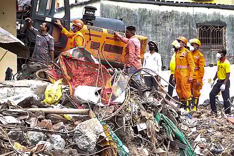 15 dead in a building collapse in Mumbai