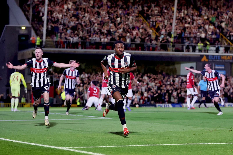 EFL Cup 2025-26 Round 2 soccer match Grimsby Town vs Manchester United_Tyrell Warren