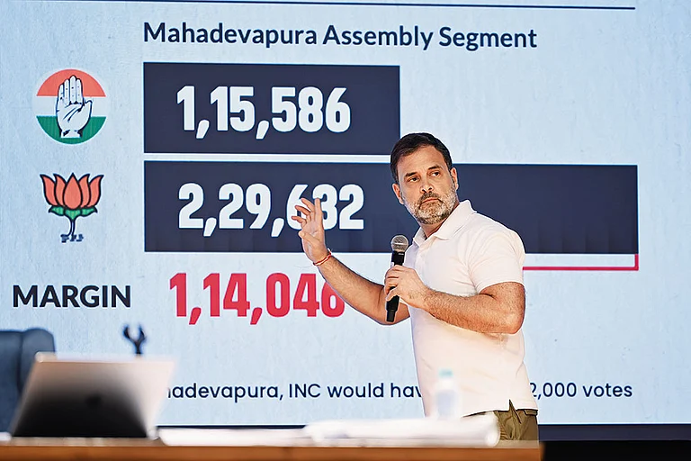 Number Crunching: Rahul Gandhi explaining the “vote theft” situation at a press conference  - | Photo: Getty Images