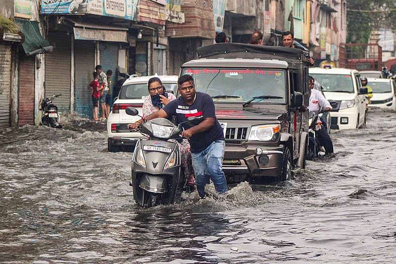 Waterlogging and rain in Meerut