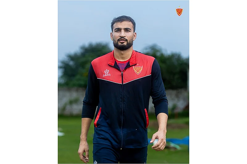MVP mode ON. Captain Ashu Malik repping the fresh Dabang travel look!
