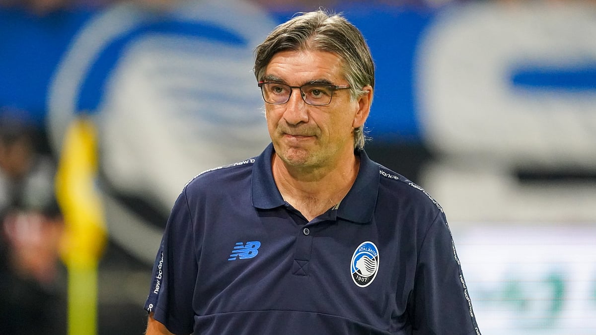 Ivan Juric looks on during Atalanta's draw away to Pisa last week.