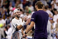 | Photo: AP/Adam Hunger : US Open 2025: Alexander Zverev vs Jacob Fearnley