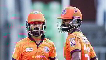 Salman Nizar Slams 11 Sixes In Last Two Overs