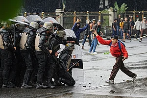 | Photo: AP/Achmad Ibrahim : Indonesia protests