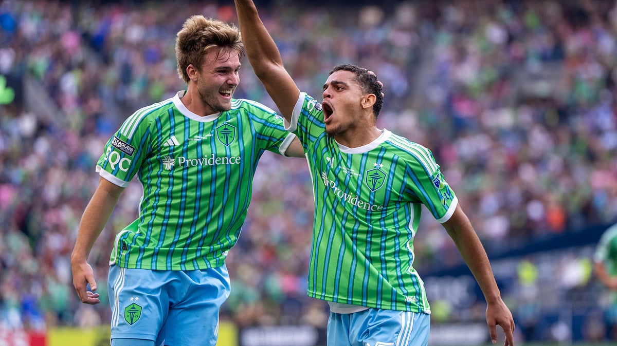 | Photo: AP/Stephen Brashear : Seattle Sounders forward Osaze De Rosario, right, reacts with forward Pedro de la Vega after scoring a goal during the second half of the Leagues Cup final soccer match against Inter Miami, Sunday, Aug. 31, 2025, in Seattle.