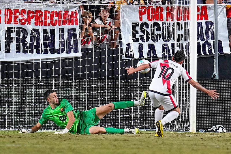 Spain soccer La Liga 2025-26 Rayo Vallecano vs FC Barcelona_Joan García
