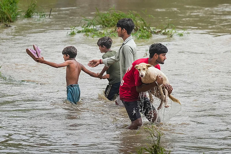 India monsoon season - Yamunas Water level crosses danger mark in Delhi_4