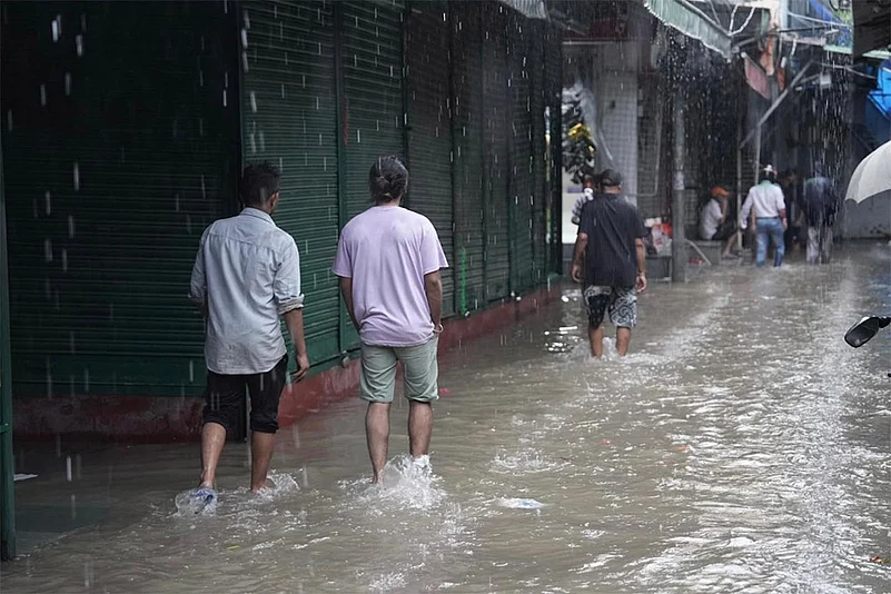 India monsoon season - Yamunas Water level crosses danger mark in Delhi_11