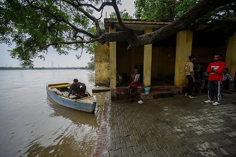 India monsoon season - Yamunas Water level crosses danger mark in Delhi_10