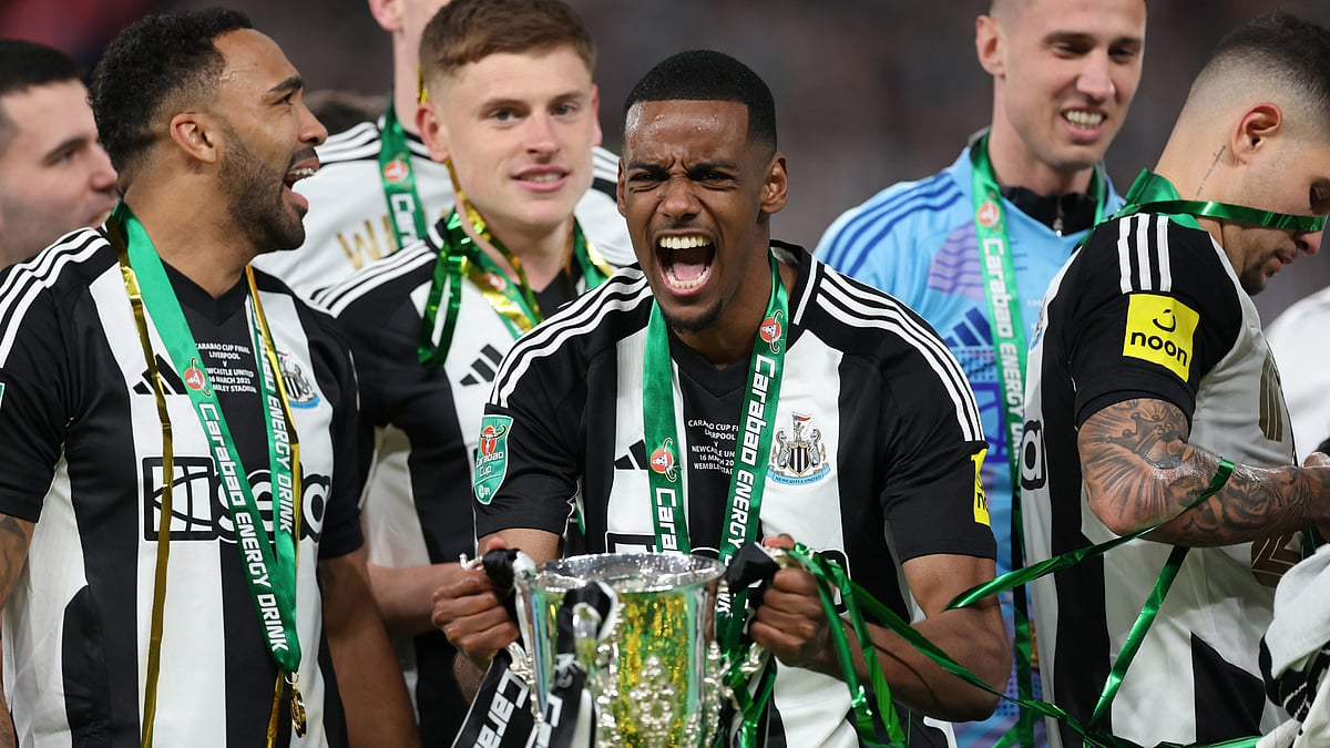 Alexander Isak celebrates Newcastle United's EFL Cup success