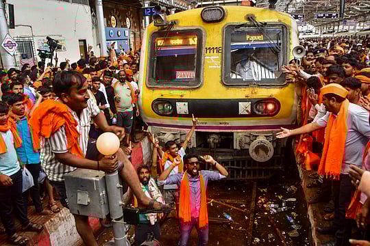 Special Inspector Meets Minister as Jarange’s Maratha Quota Protest Enters Day Five
