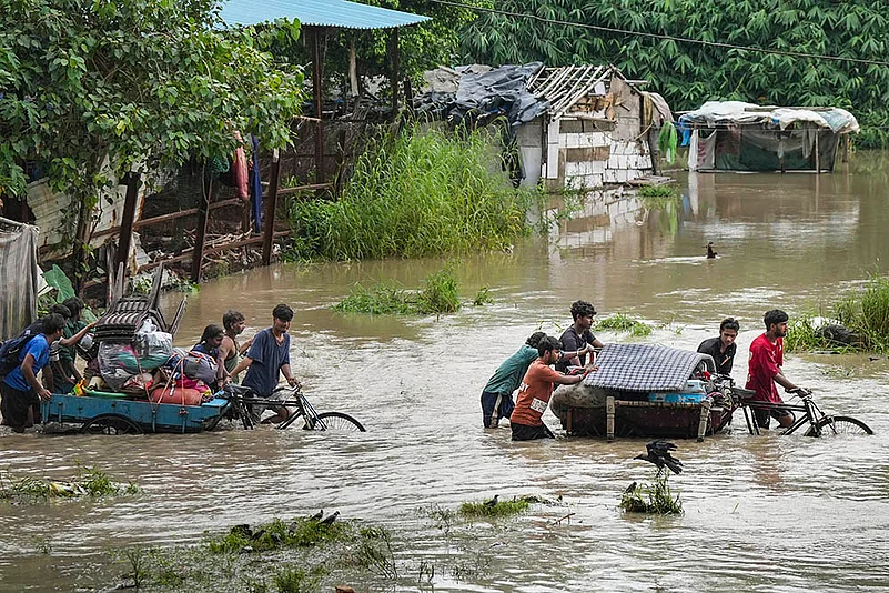 India monsoon season - Yamunas Water level crosses danger mark in Delhi_5