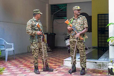 Income Tax officials raid Rajesh Gupta's residence