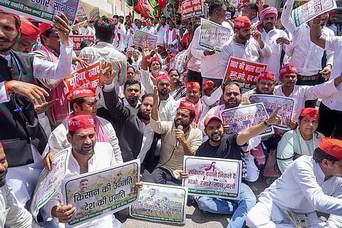 SP leaders protest in Lucknow