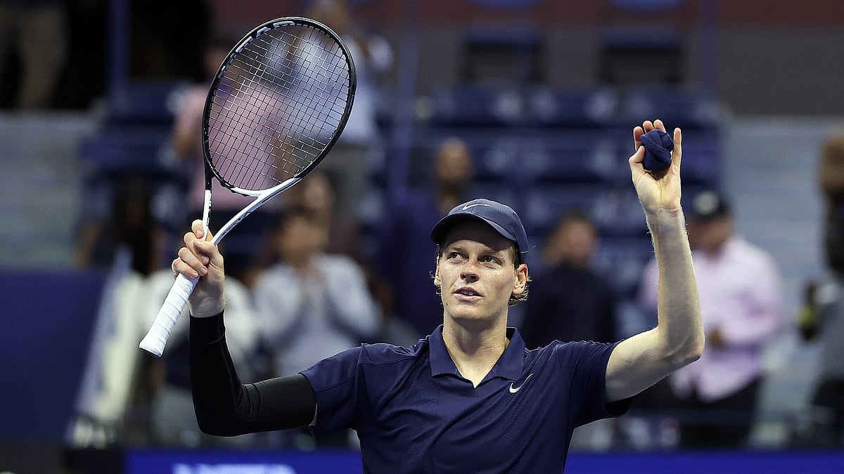 Jannik Sinner celebrates after sealing his win over Lorenzo Musetti in the US Open 2025 quarter-final.