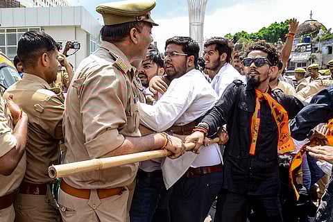ABVP's protest against Om Prakash Rajbhar's