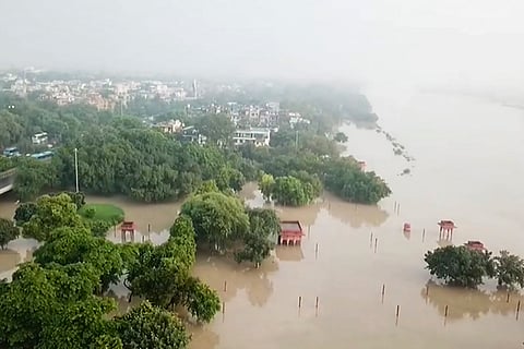 Weather: Yamuna flows above danger mark