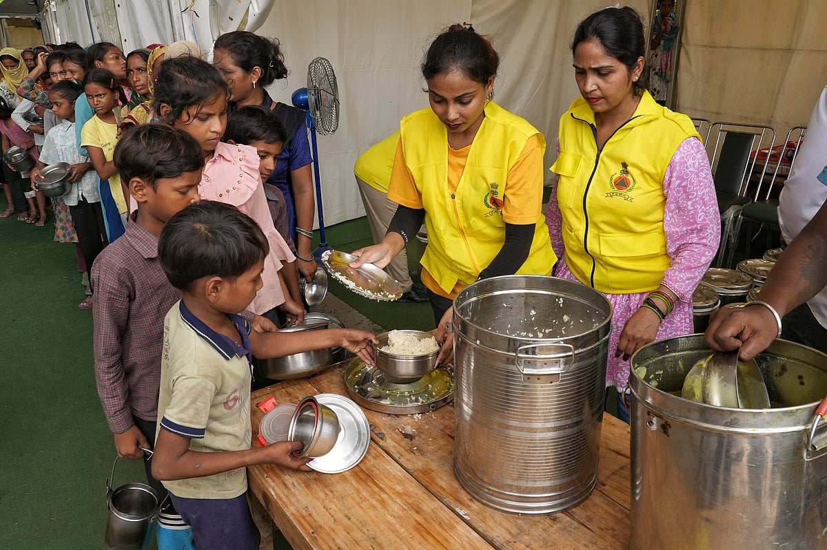 Delhi monsoon flood relief camps
Delhi flood displaced families