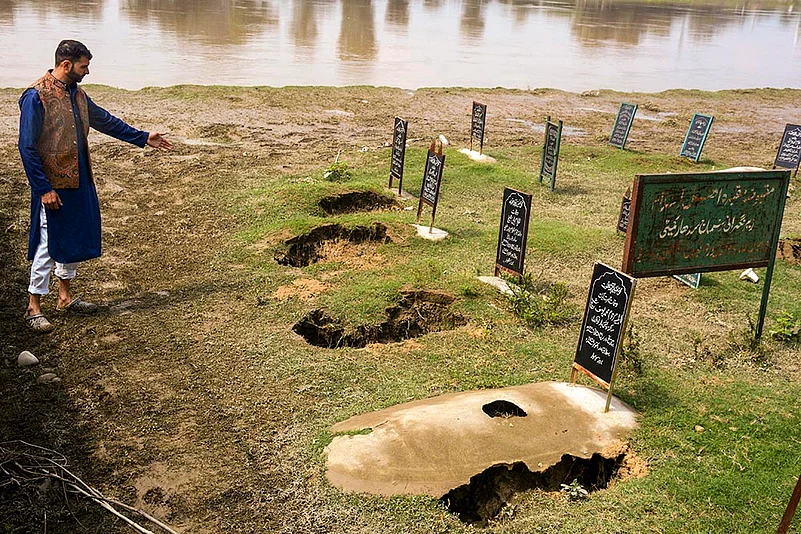 Weather: Aftermath of flash floods in Srinagar