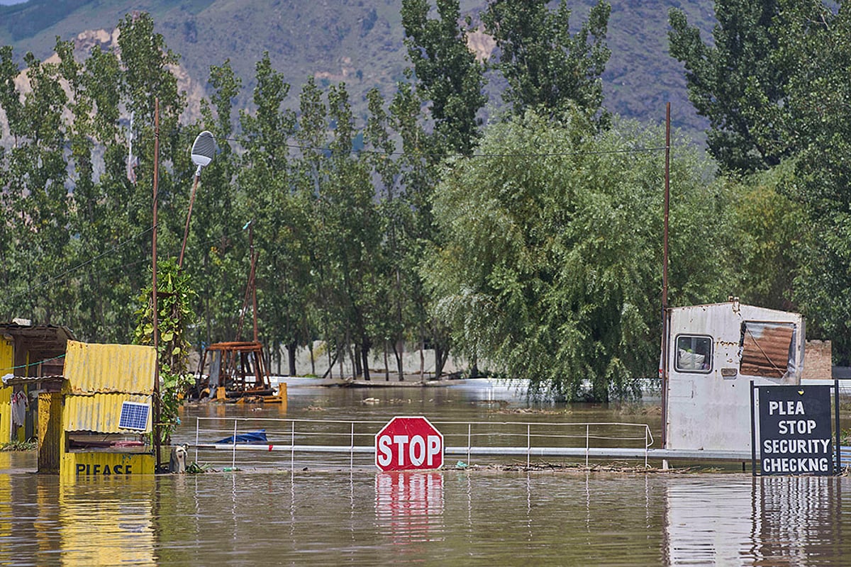 Heavy Rain Triggers Floods Across Jammu And Kashmir, Displacing Residents And Damaging Infrastructure