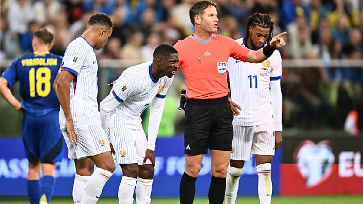 Dembele clutches hamstring