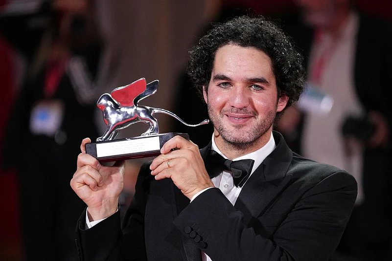 Benny Safdie posing with Silver Lion Best Director prize